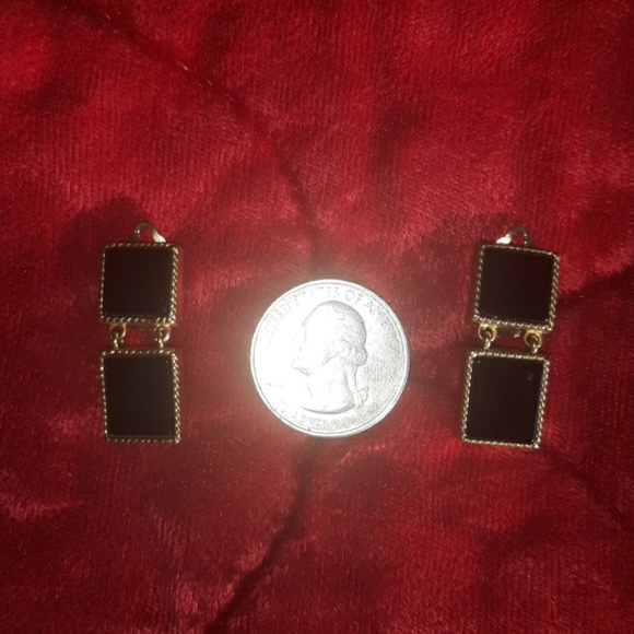 🌺BLACK & GOLDTONE Earrings